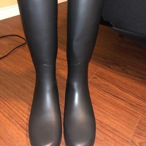 Size 10 women’s Refined Hunter boots